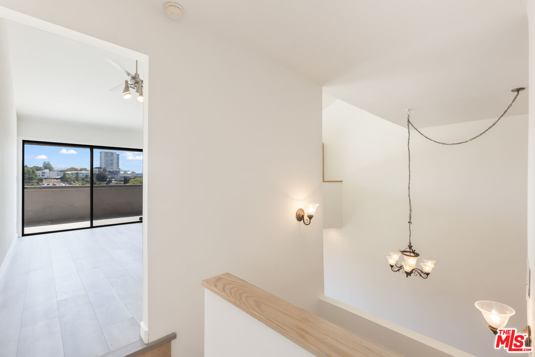 2324 S Beverly Glen Blvd Unit: 305