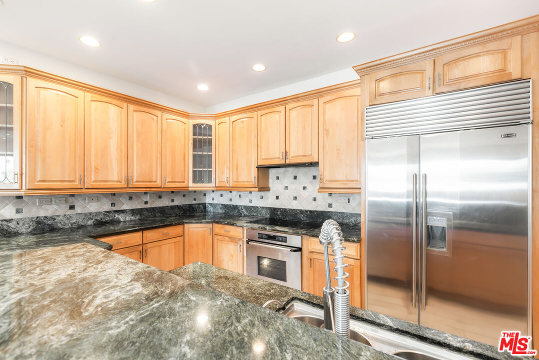 2324 S Beverly Glen Blvd Unit: 305