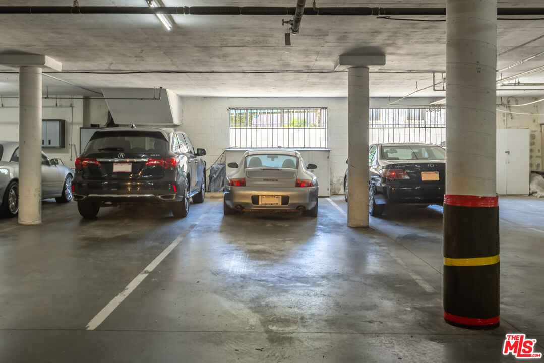 2324 S Beverly Glen Blvd Unit: 305