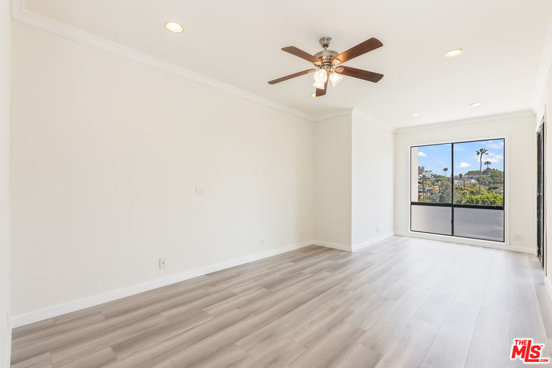 2324 S Beverly Glen Blvd Unit: 305