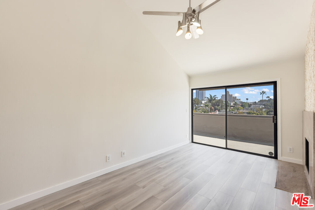 2324 S Beverly Glen Blvd Unit: 305