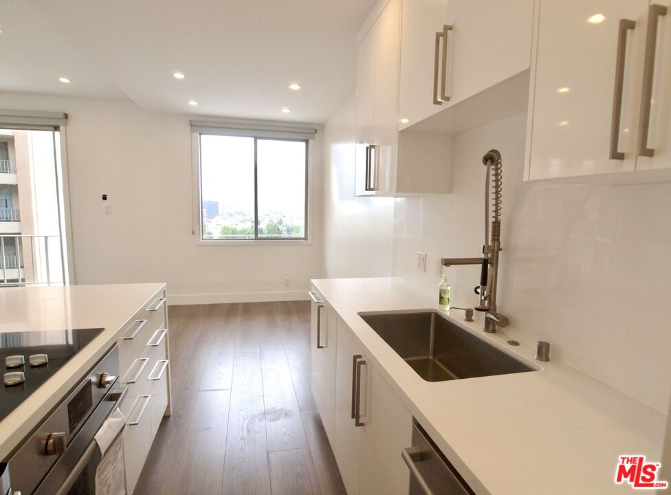 100 S Doheny Dr Unit: 708