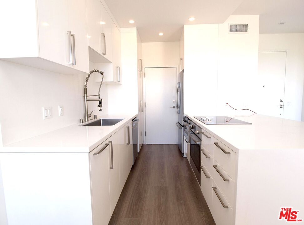 100 S Doheny Dr Unit: 708