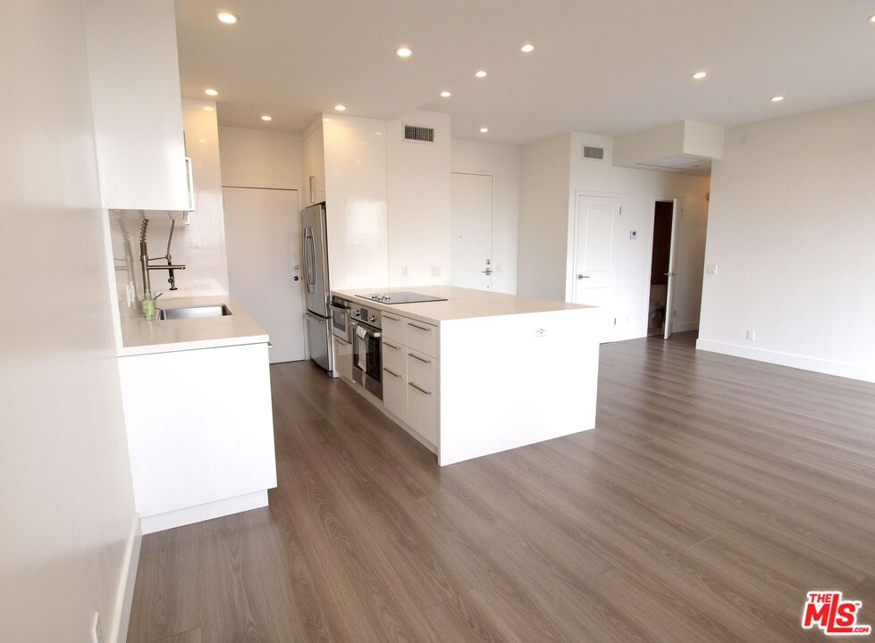 100 S Doheny Dr Unit: 708