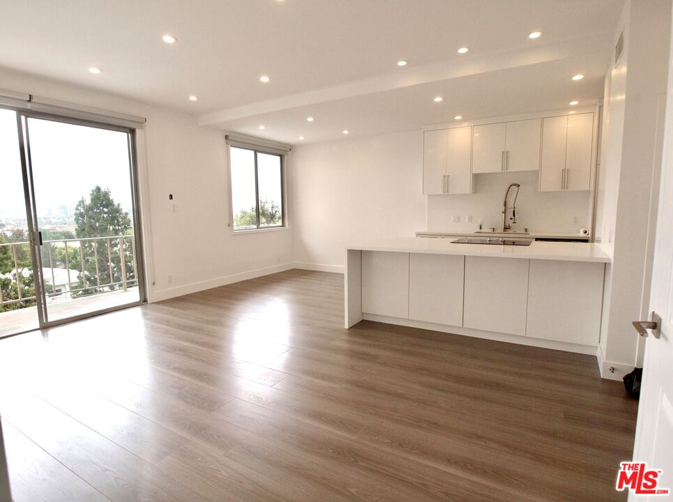 100 S Doheny Dr Unit: 708