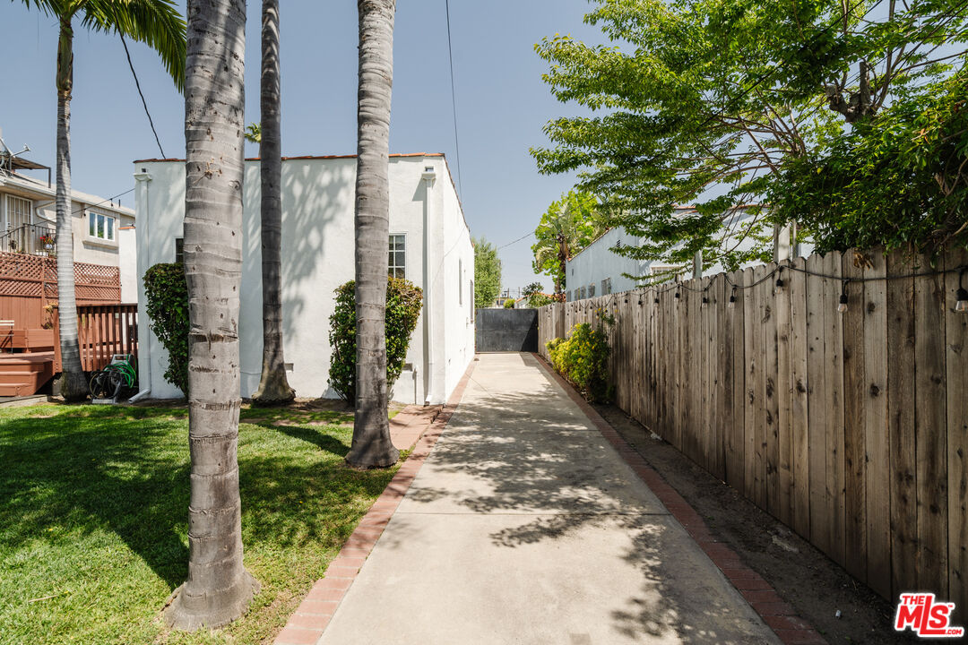 2107 S Mansfield Ave