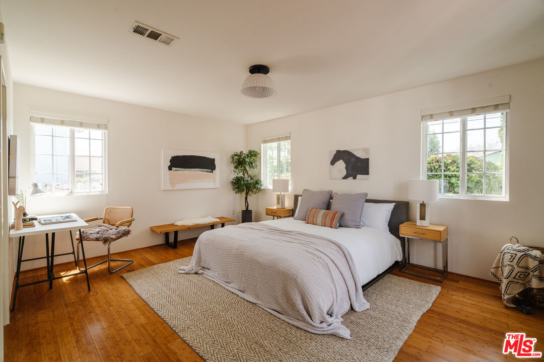 2107 S Mansfield Ave