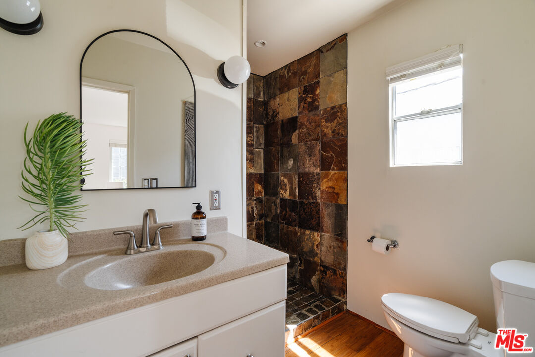 2107 S Mansfield Ave