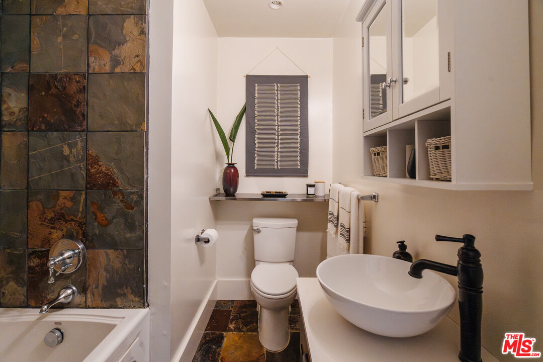 2107 S Mansfield Ave