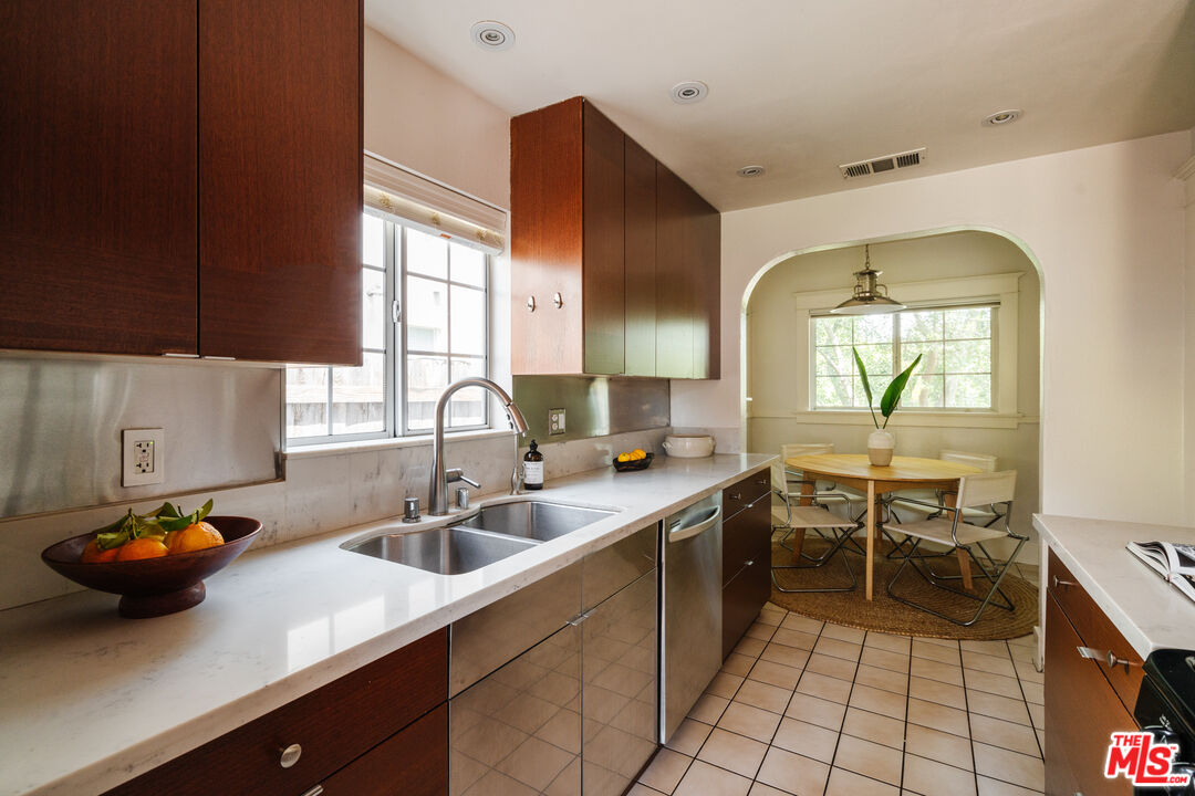 2107 S Mansfield Ave