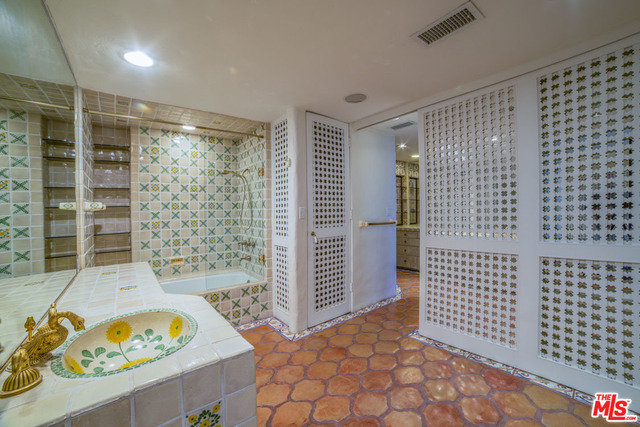 2220 Avenue Of The Stars Unit: 1805