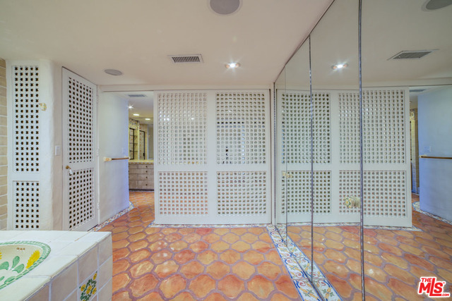 2220 Avenue Of The Stars Unit: 1805