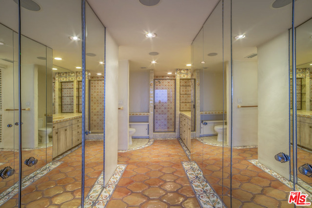 2220 Avenue Of The Stars Unit: 1805