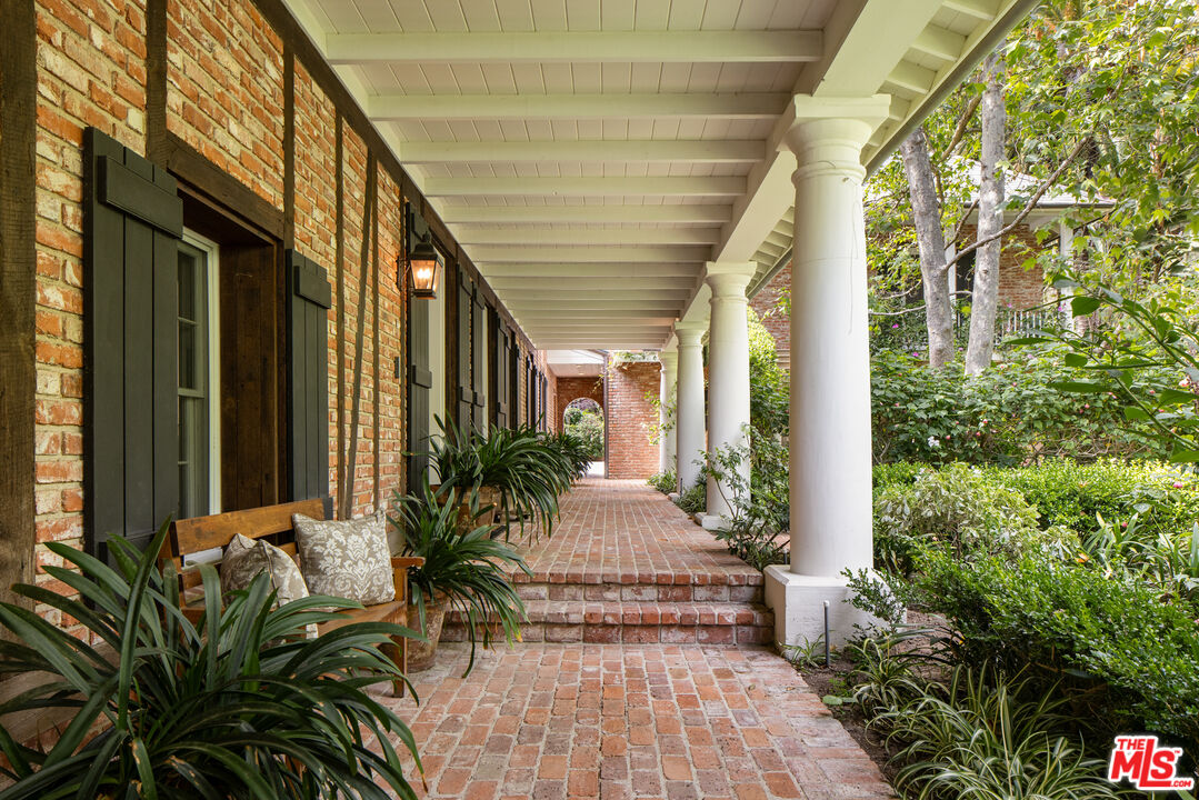 1001 Rivas Canyon Rd