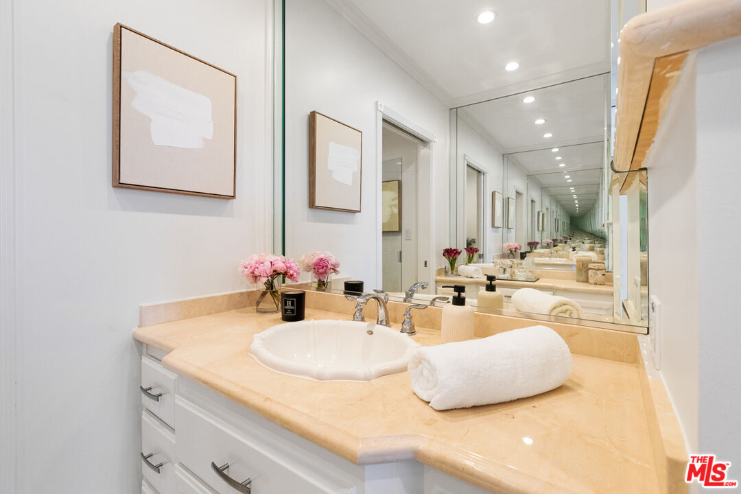 2222 Avenue Of The Stars Unit: 1506