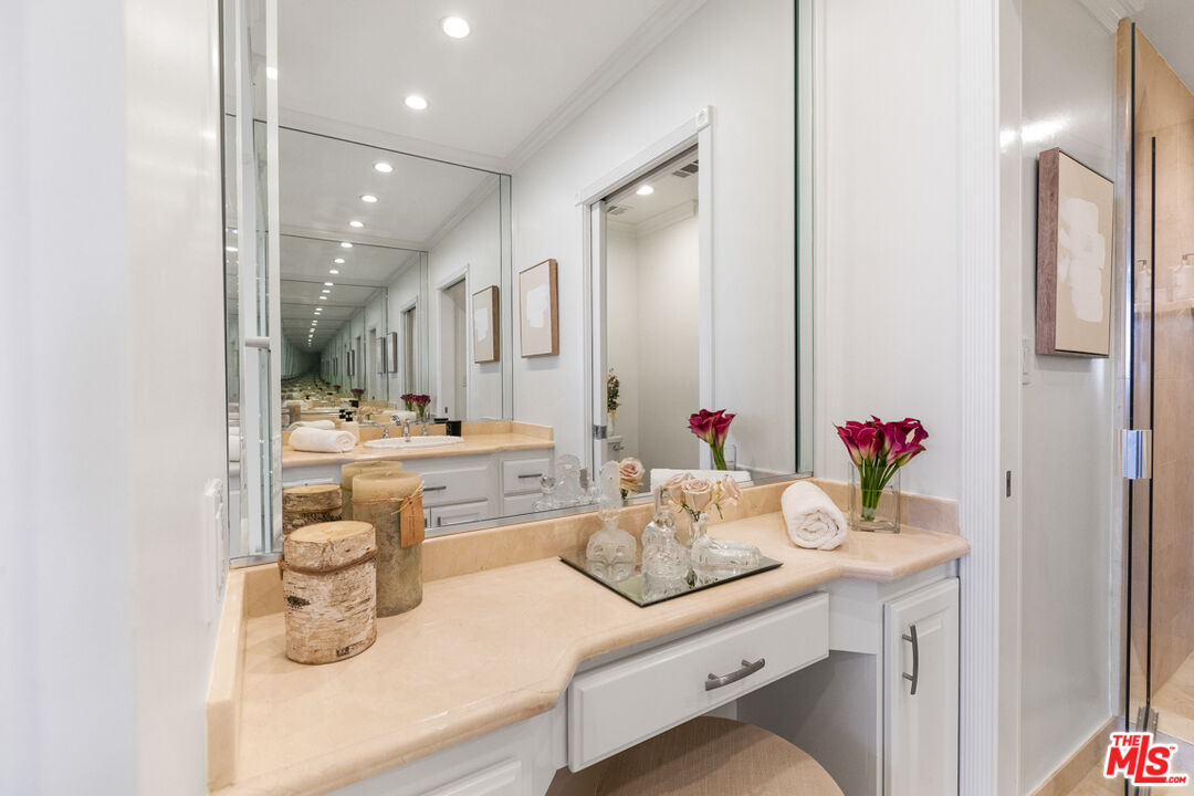 2222 Avenue Of The Stars Unit: 1506