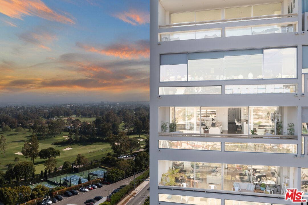 2222 Avenue Of The Stars Unit: 1506