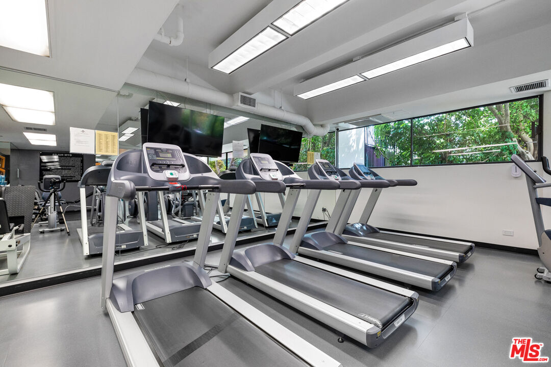 2222 Avenue Of The Stars Unit: 1506