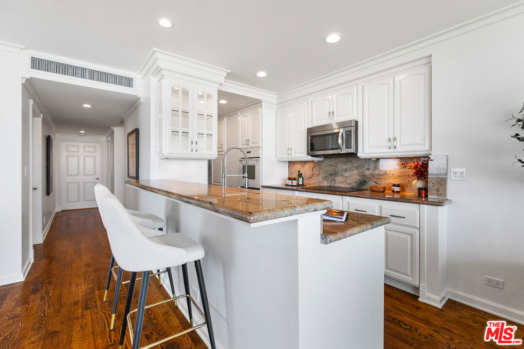 2222 Avenue Of The Stars Unit: 1506