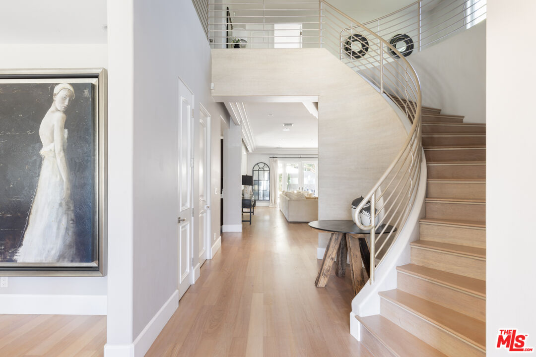 841 N Crescent Heights Blvd