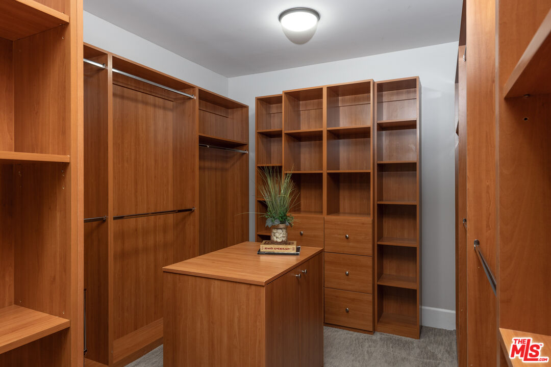 841 N Crescent Heights Blvd