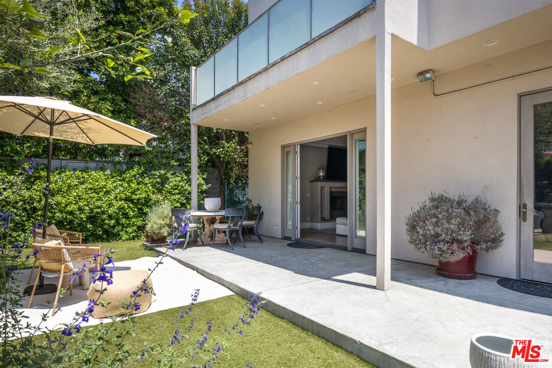 841 N Crescent Heights Blvd