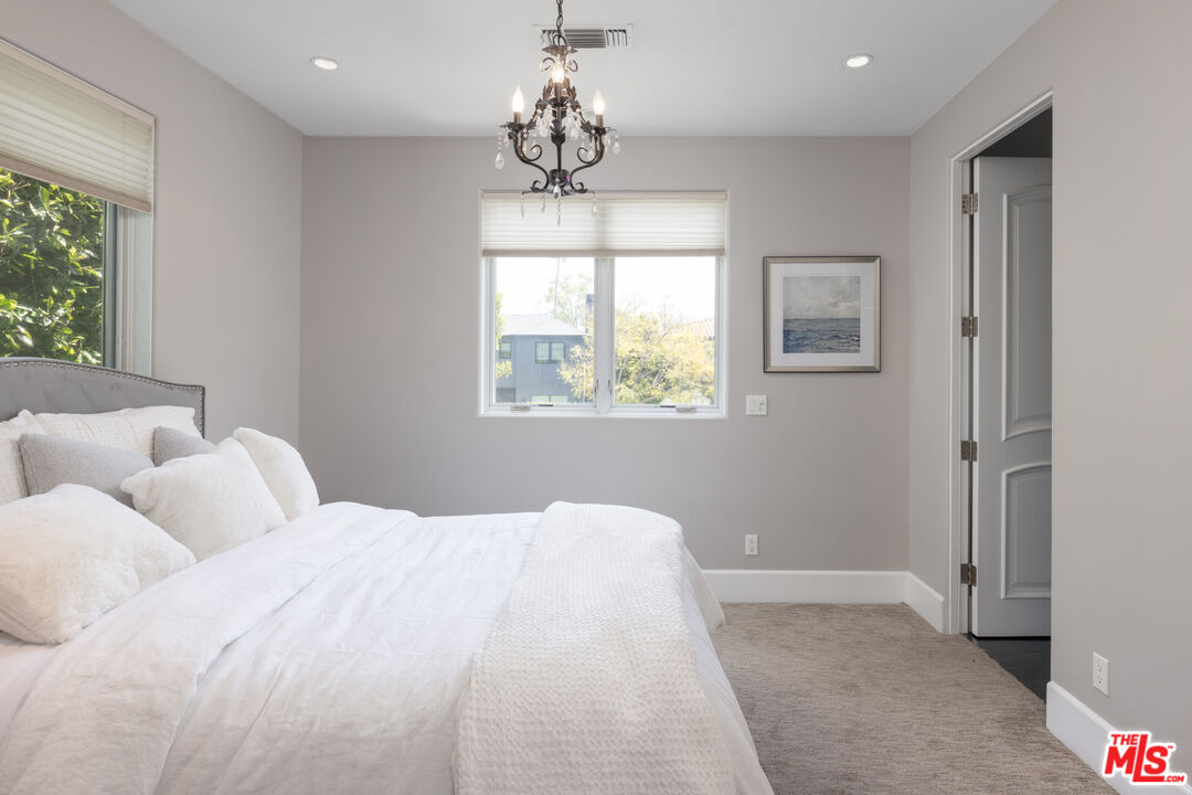 841 N Crescent Heights Blvd