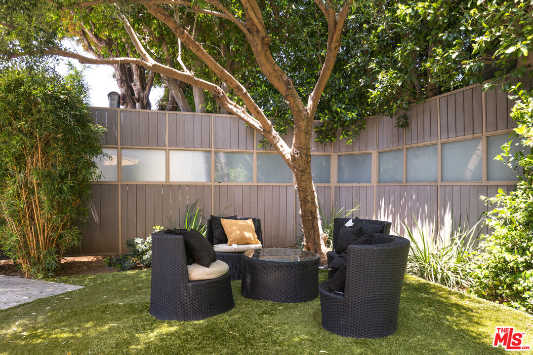 841 N Crescent Heights Blvd