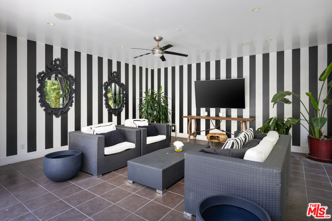 841 N Crescent Heights Blvd