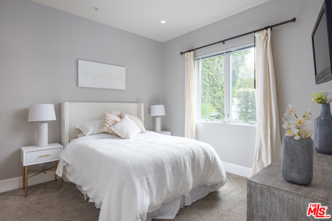 841 N Crescent Heights Blvd