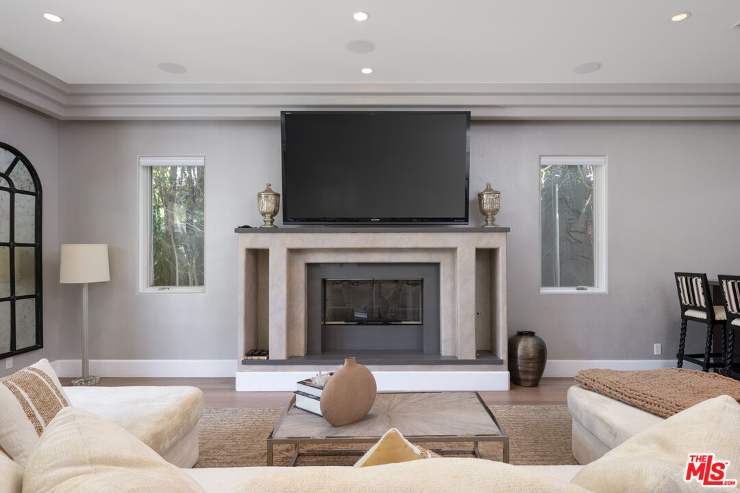 841 N Crescent Heights Blvd