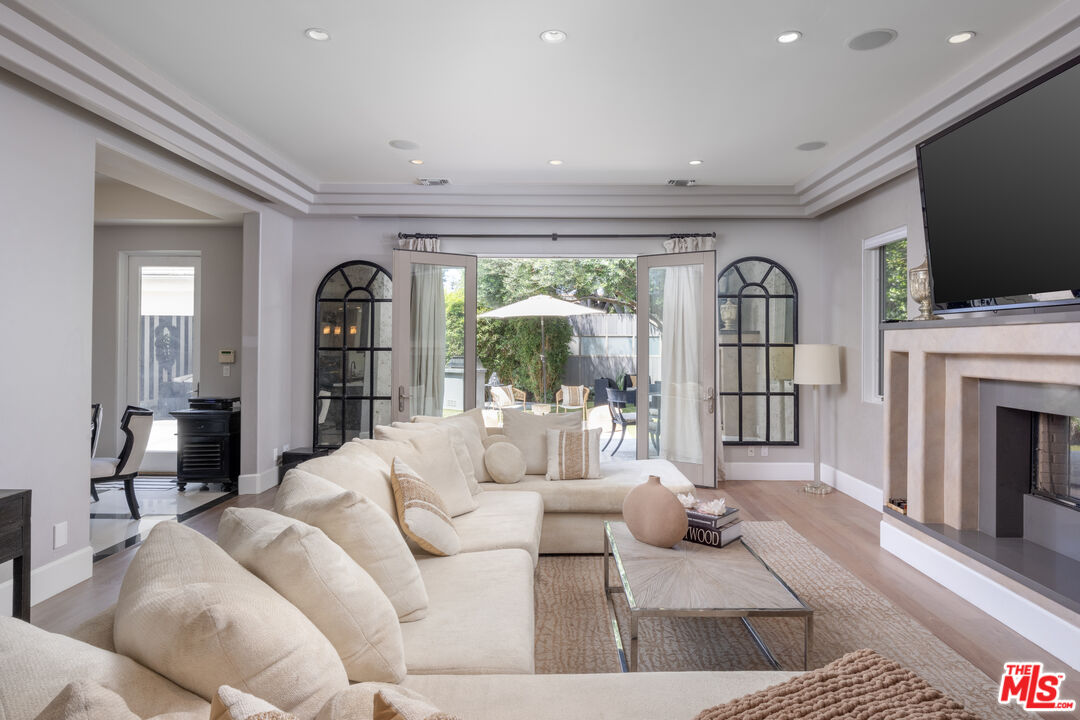 841 N Crescent Heights Blvd