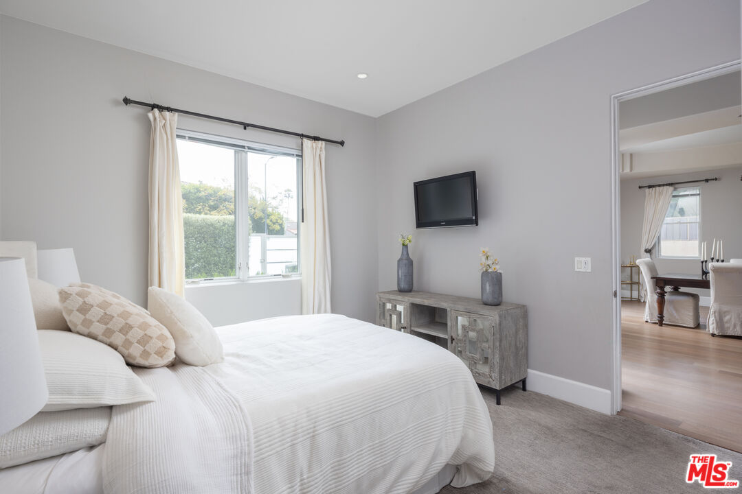 841 N Crescent Heights Blvd