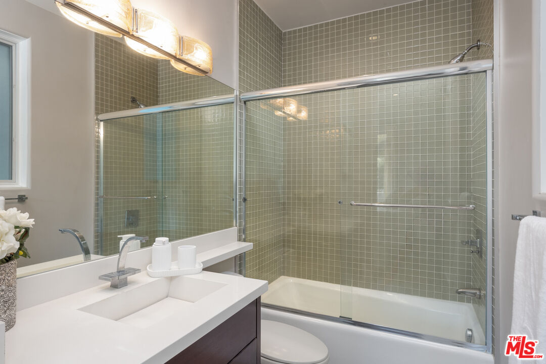 841 N Crescent Heights Blvd