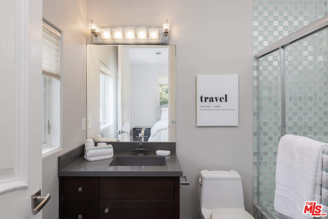 841 N Crescent Heights Blvd