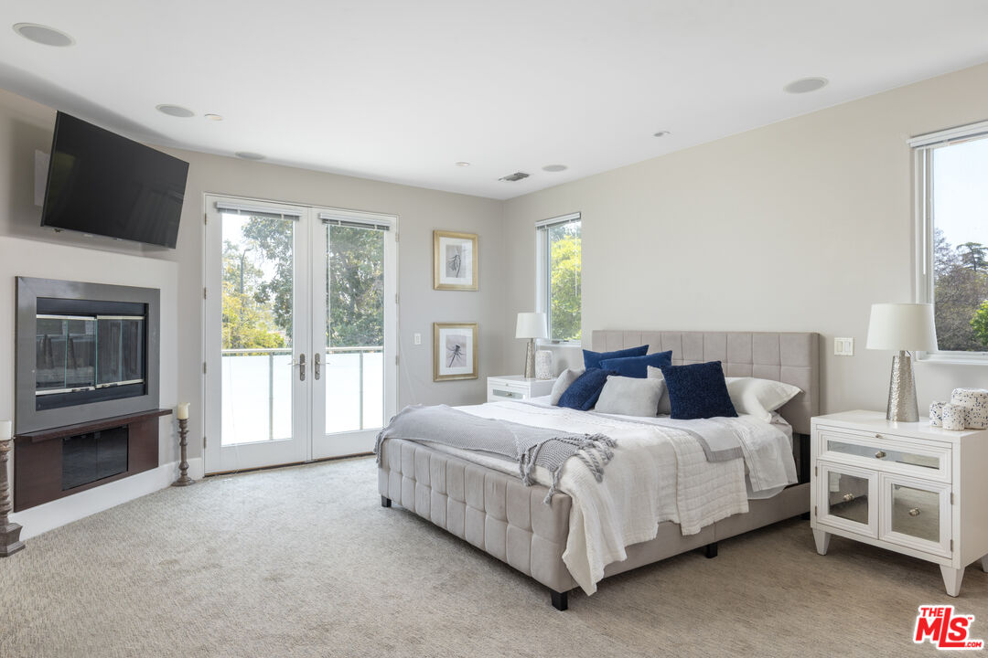 841 N Crescent Heights Blvd