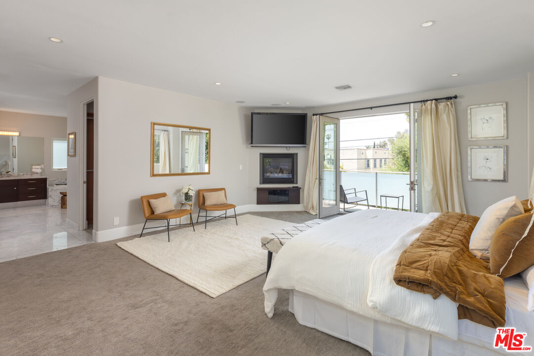 841 N Crescent Heights Blvd