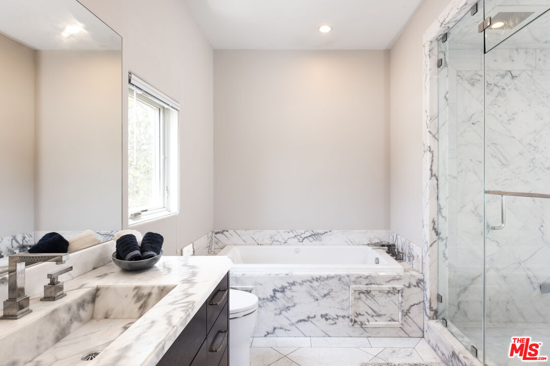 841 N Crescent Heights Blvd