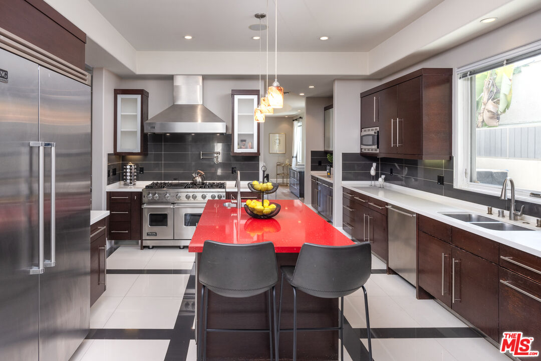 841 N Crescent Heights Blvd