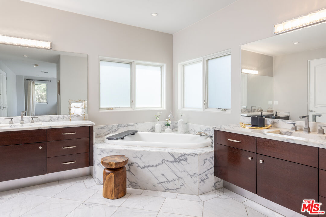 841 N Crescent Heights Blvd