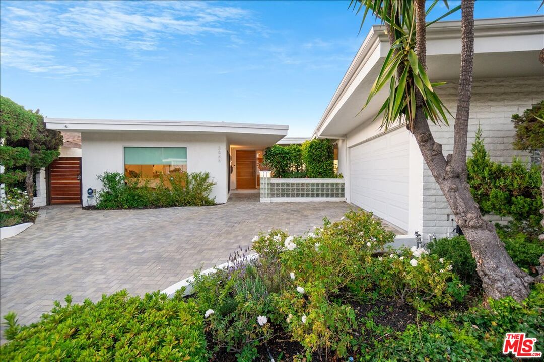 3065 Dona Susana Dr