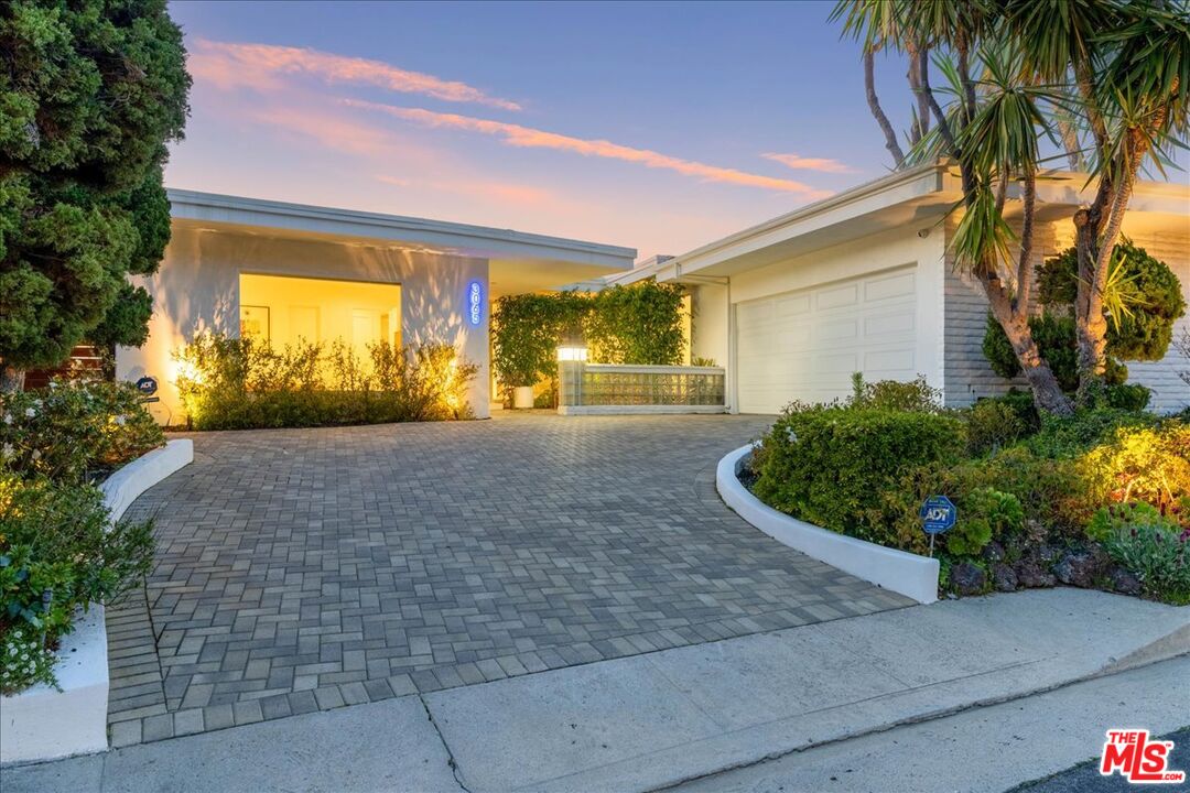 3065 Dona Susana Dr