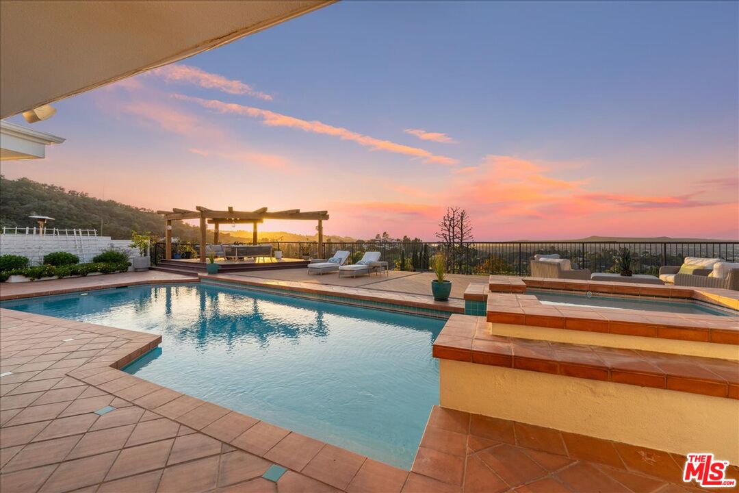 3065 Dona Susana Dr