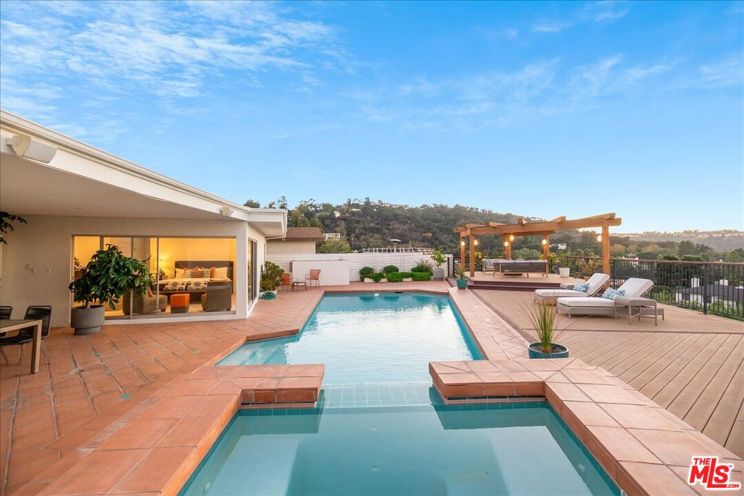 3065 Dona Susana Dr