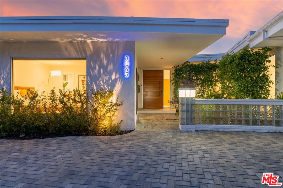 3065 Dona Susana Dr