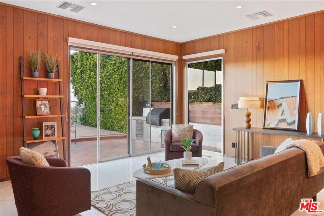 3065 Dona Susana Dr