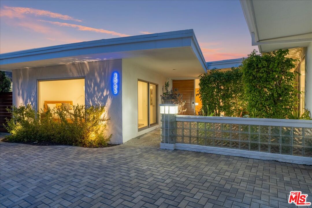 3065 Dona Susana Dr