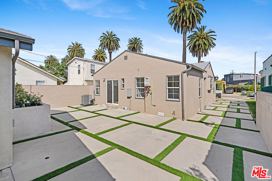 3019 S Palm Grove Ave