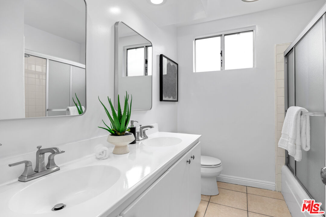 1146 E Lexington Dr Unit: 203