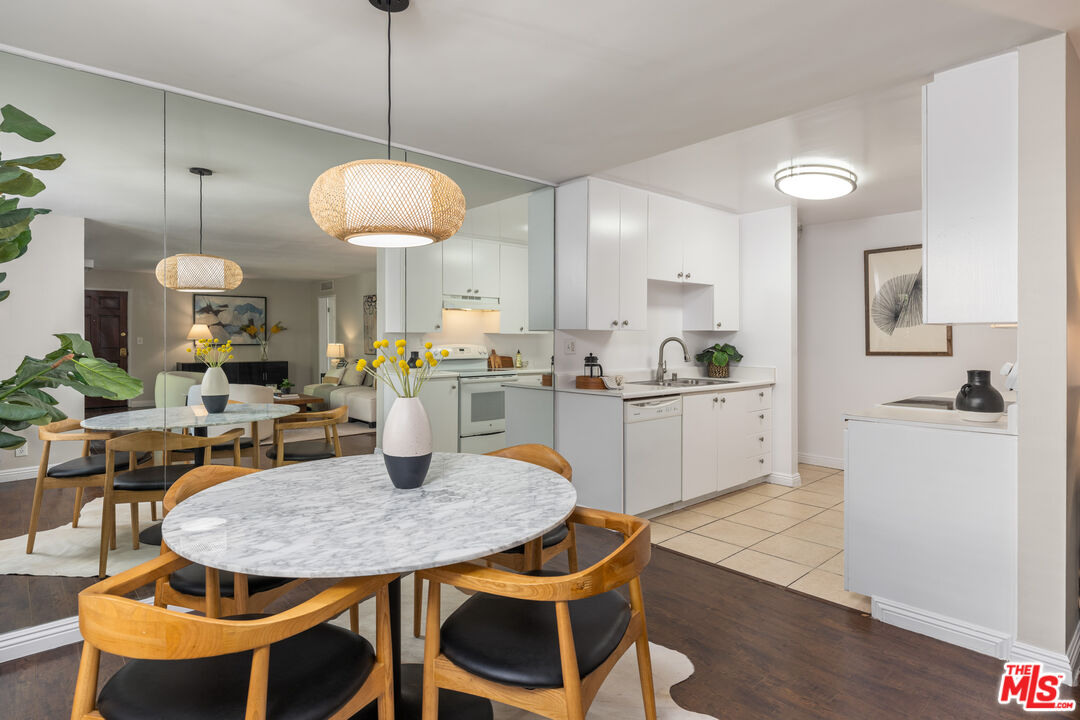 1146 E Lexington Dr Unit: 203